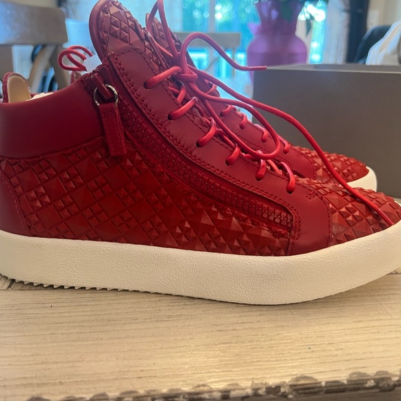 Brand new Giuseppe Zanotti…..they don’t fit me never even them out once….. - Picture 6 of 6